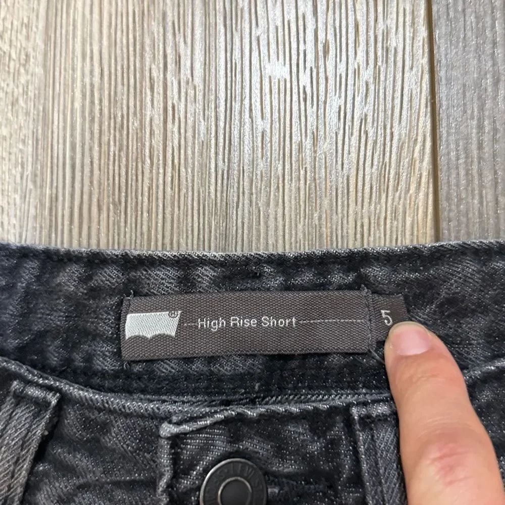 Levi’s High Rise Jean Shorts - Picture 3 of 6